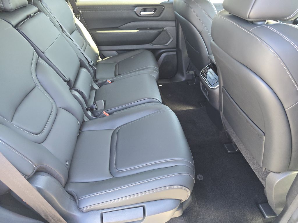 2026 Nissan Armada SV - Photo 17