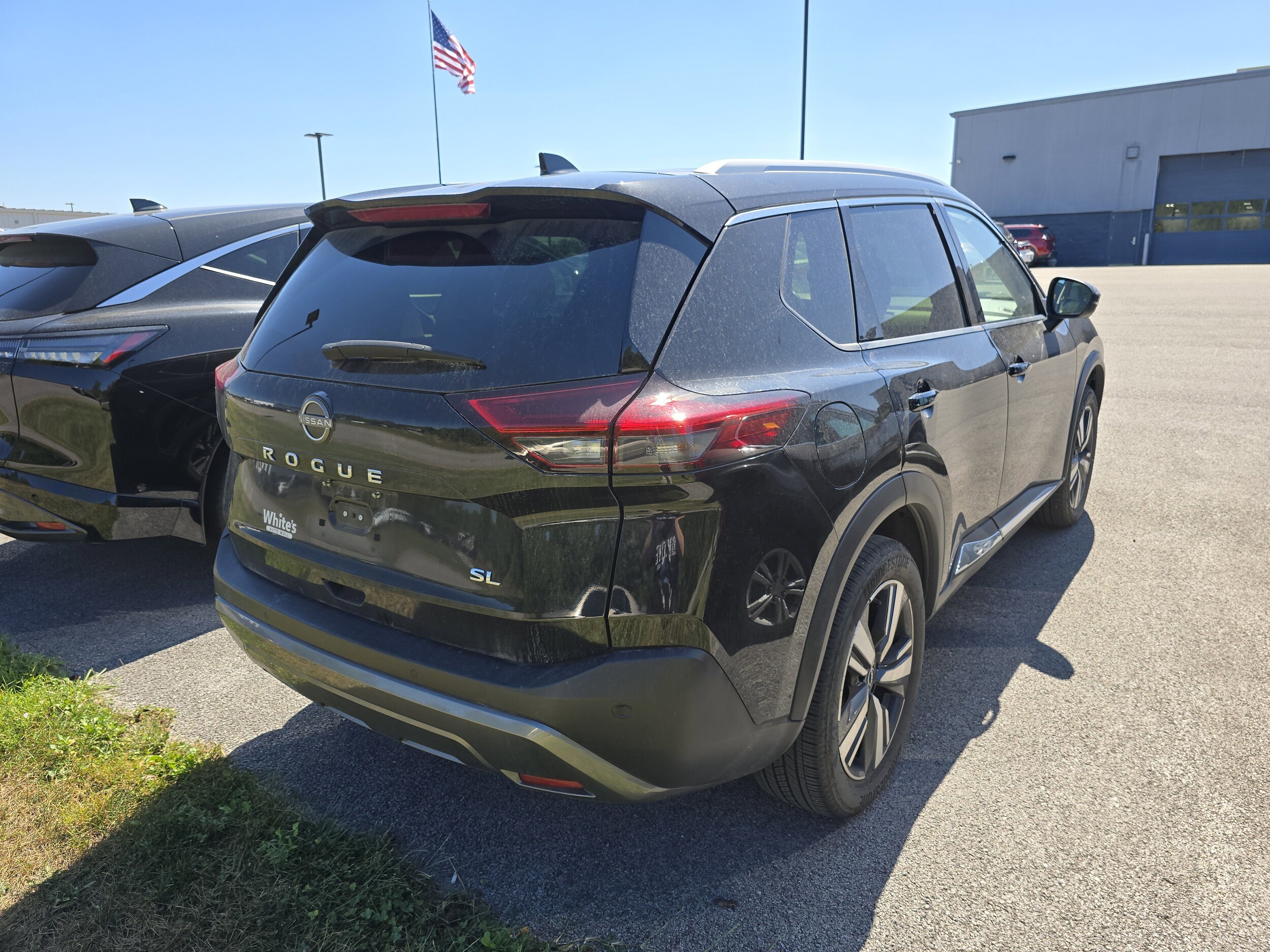 2023 Nissan Rogue SL photo 2