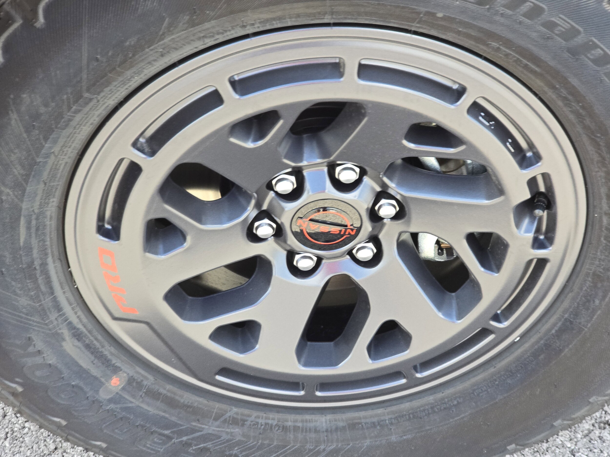 2025 Nissan Frontier PRO-X Crew Cab photo 2