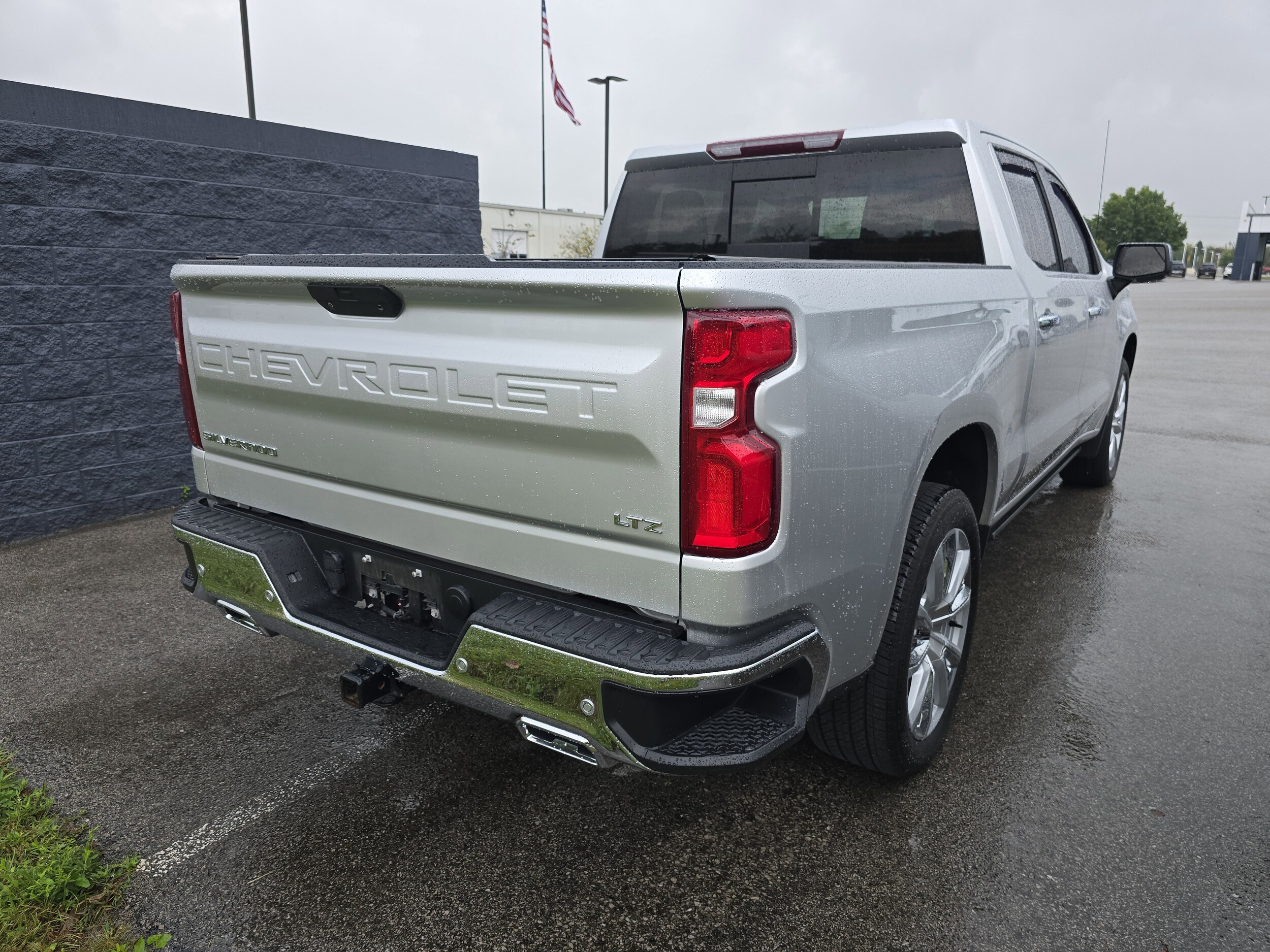 2021 Chevrolet Silverado 1500 LTZ photo 2