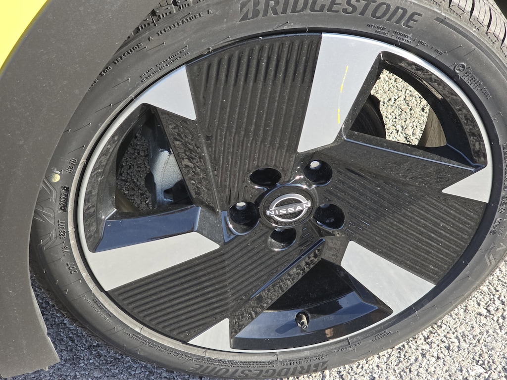 New 2025 Nissan Kicks SR SUV