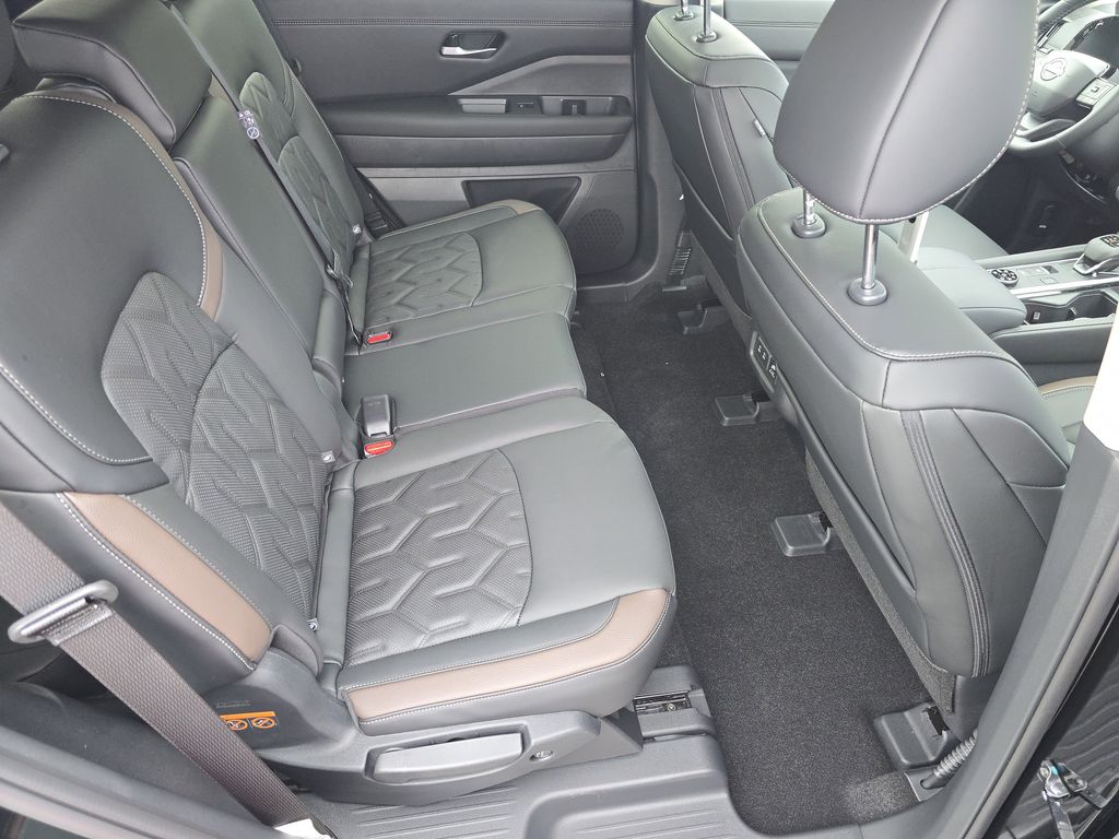2026 Nissan Pathfinder Platinum - Photo 25