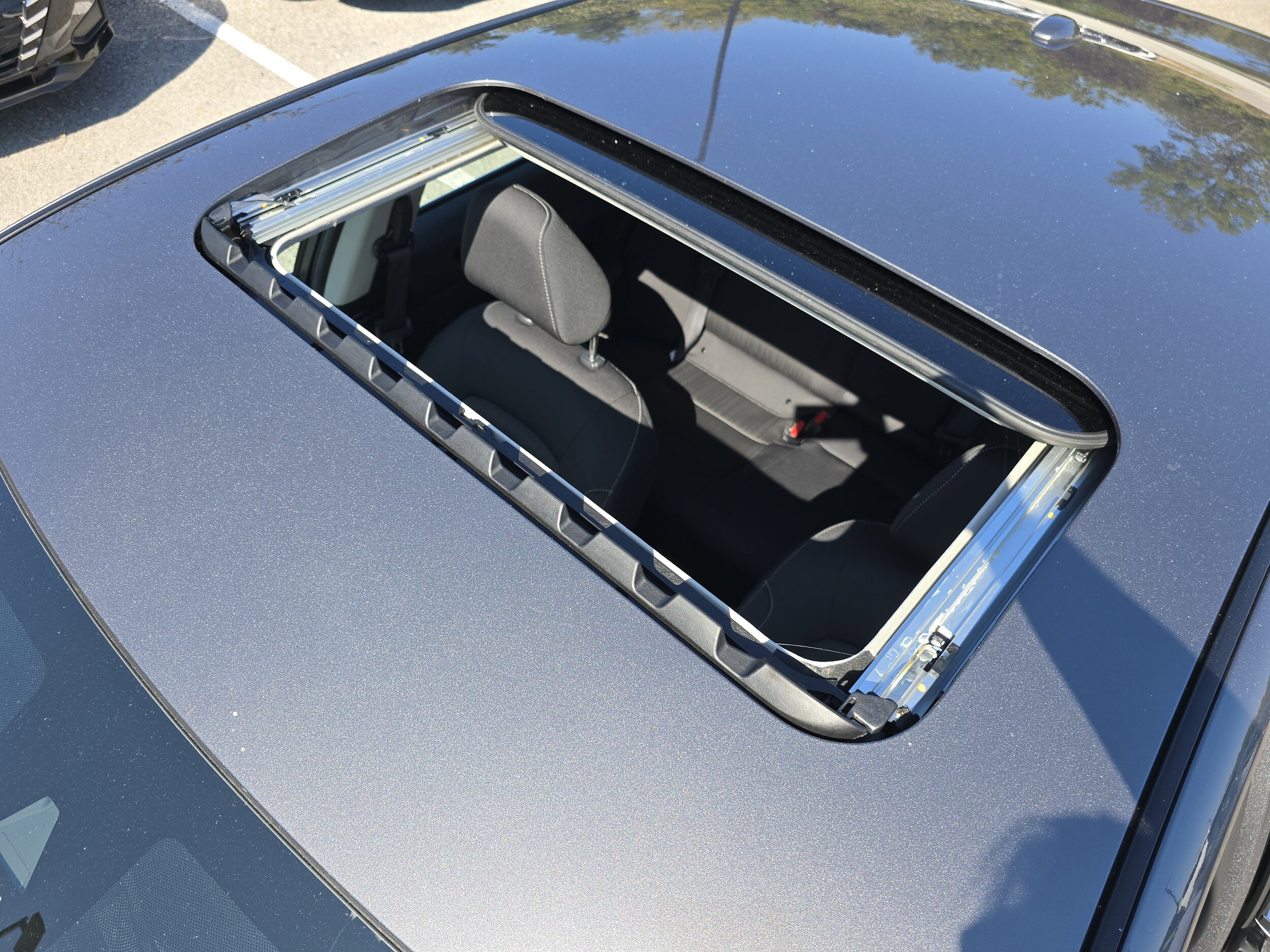 2025 Nissan Altima SV photo 3