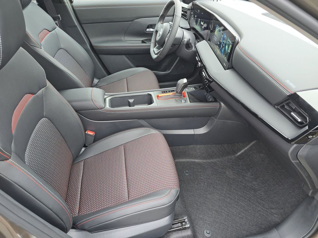2026 Nissan KICKS SR - Photo 24