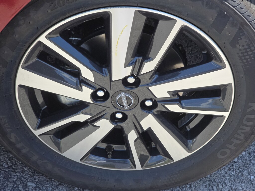 2025 Nissan Versa SV photo 3
