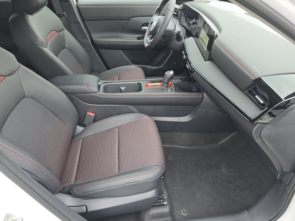 2025 Nissan Kicks SR - Photo 24