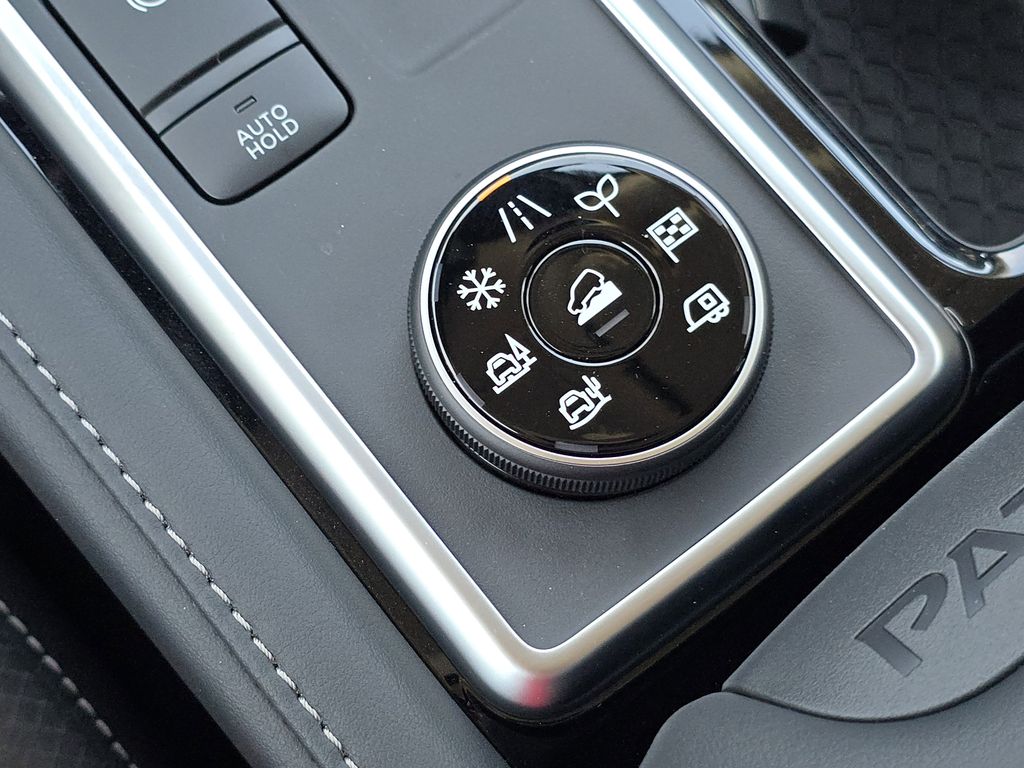 2026 Nissan Pathfinder SL - Photo 9
