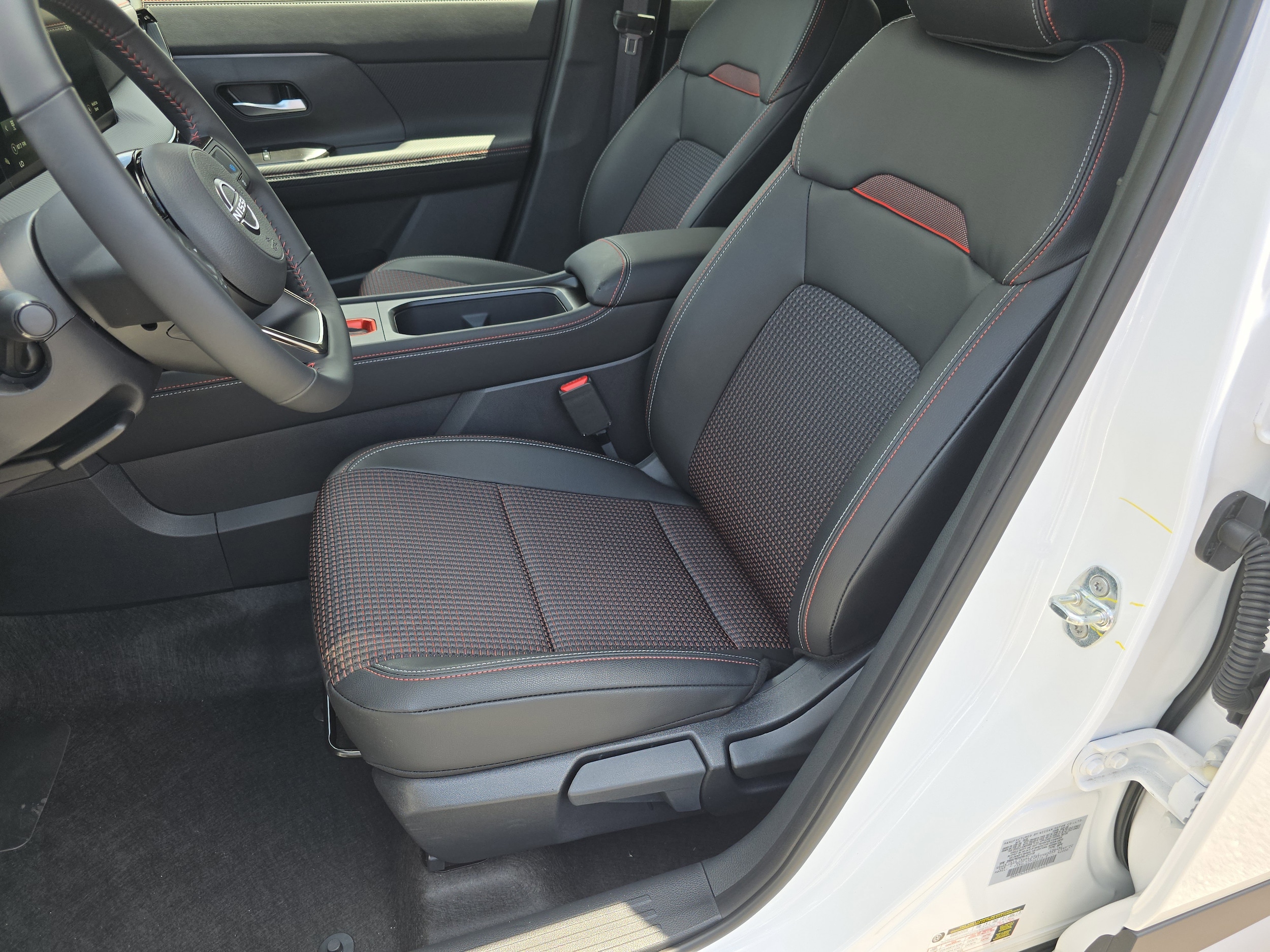 2025 Nissan Kicks SR - Photo 25