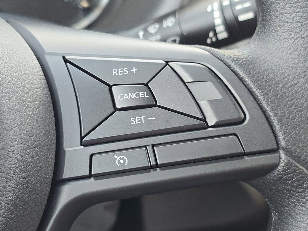 2025 Nissan Kicks Play S photo 4