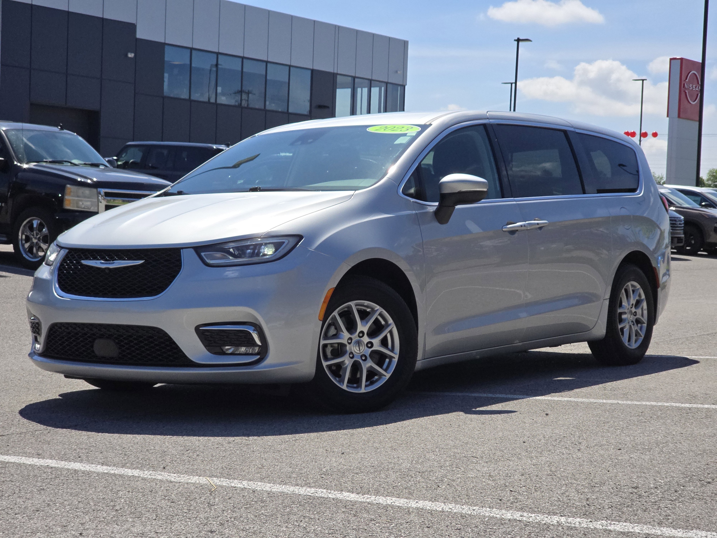 Used 2023 Chrysler Pacifica Touring L with VIN 2C4RC1BG0PR512114 for sale in Hopkinsville, KY