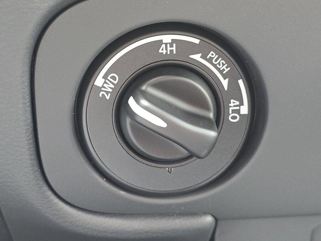 2025 Nissan Frontier S Crew Cab photo 4