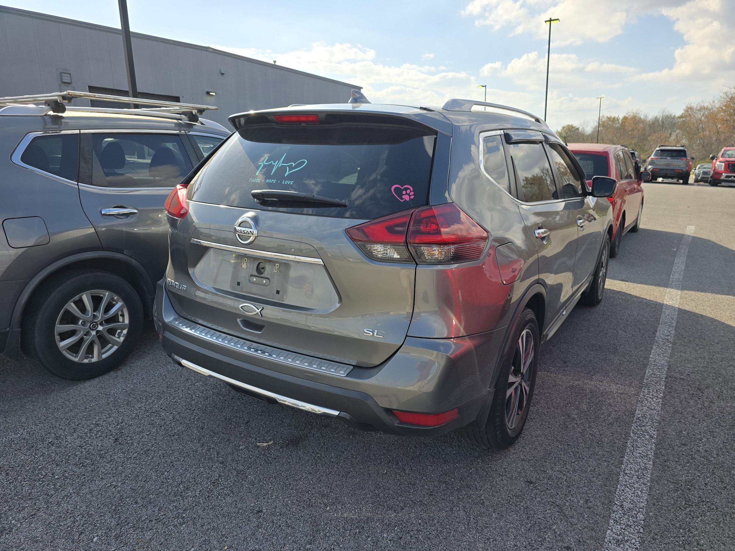 2018 Nissan Rogue SL photo 2