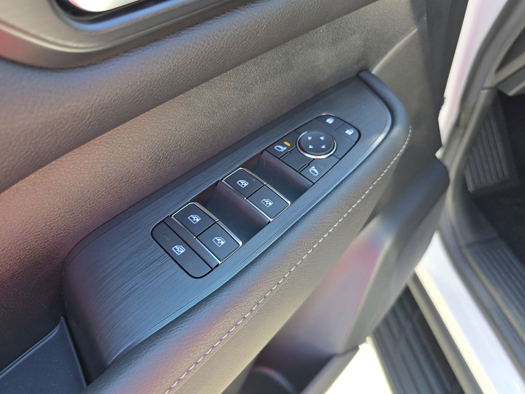 2026 Nissan Armada SV - Photo 24