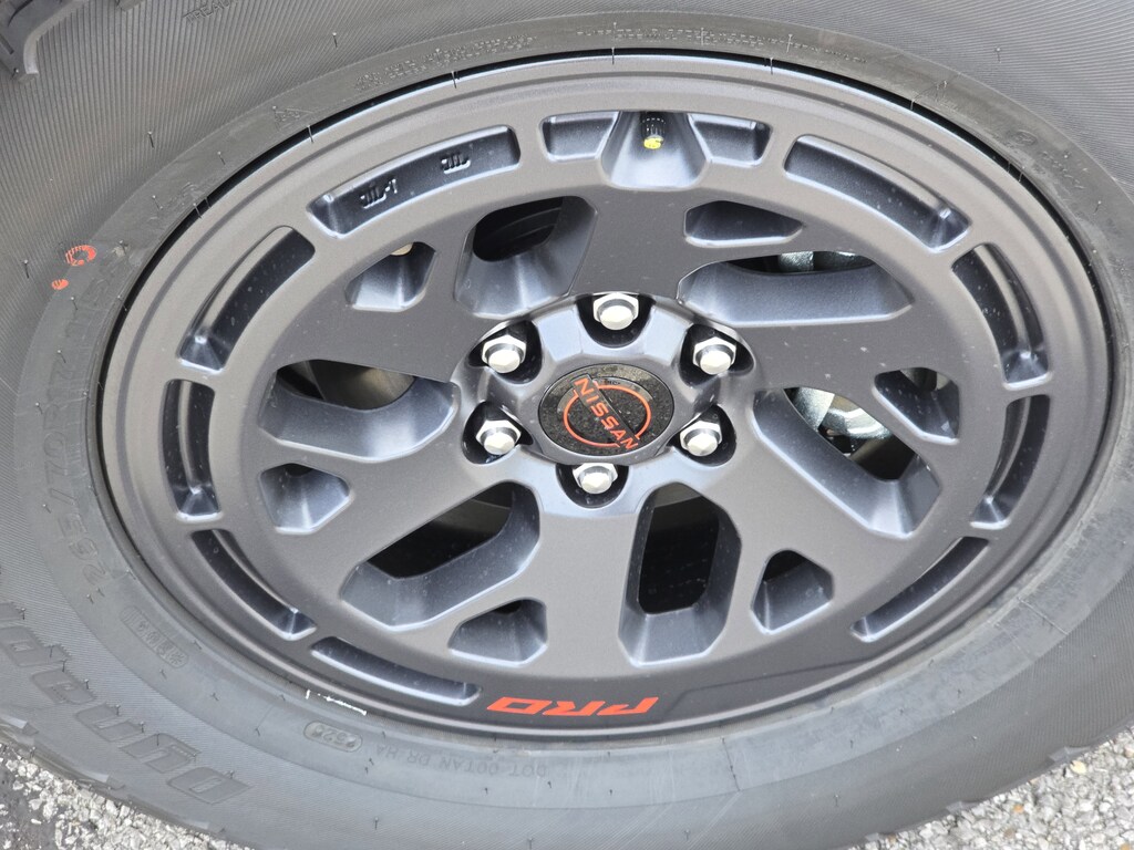 2025 Nissan Frontier PRO-4X Crew Cab photo 3