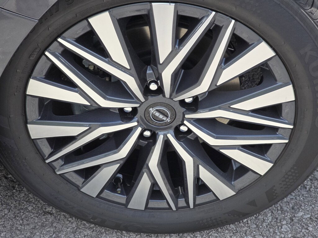 2025 Nissan Altima SV photo 2