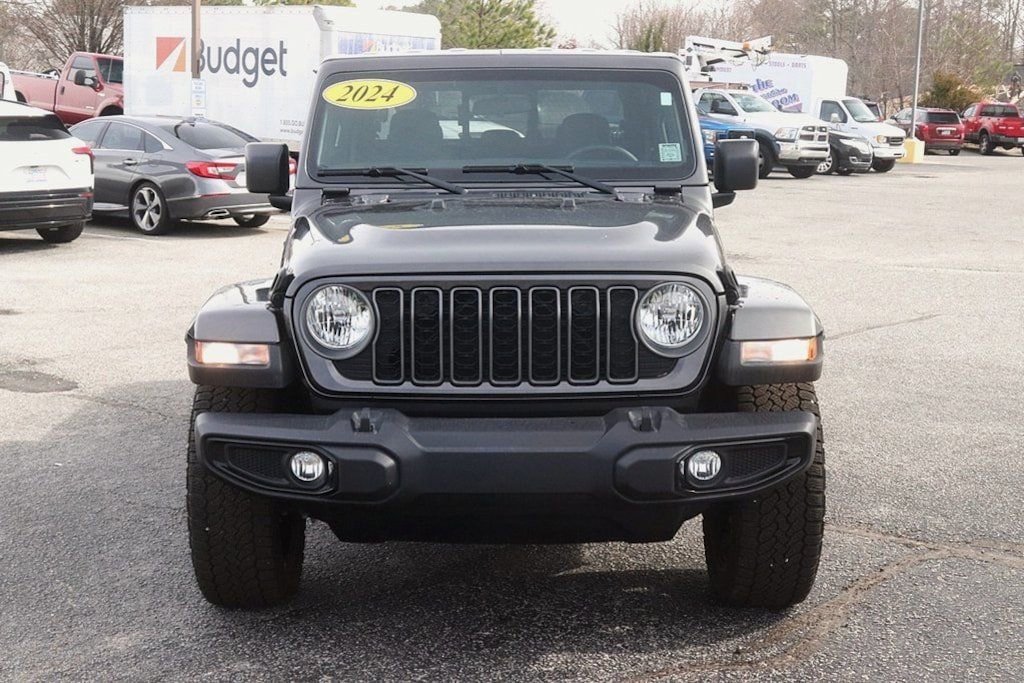 Used 2024 Jeep Gladiator Nighthawk