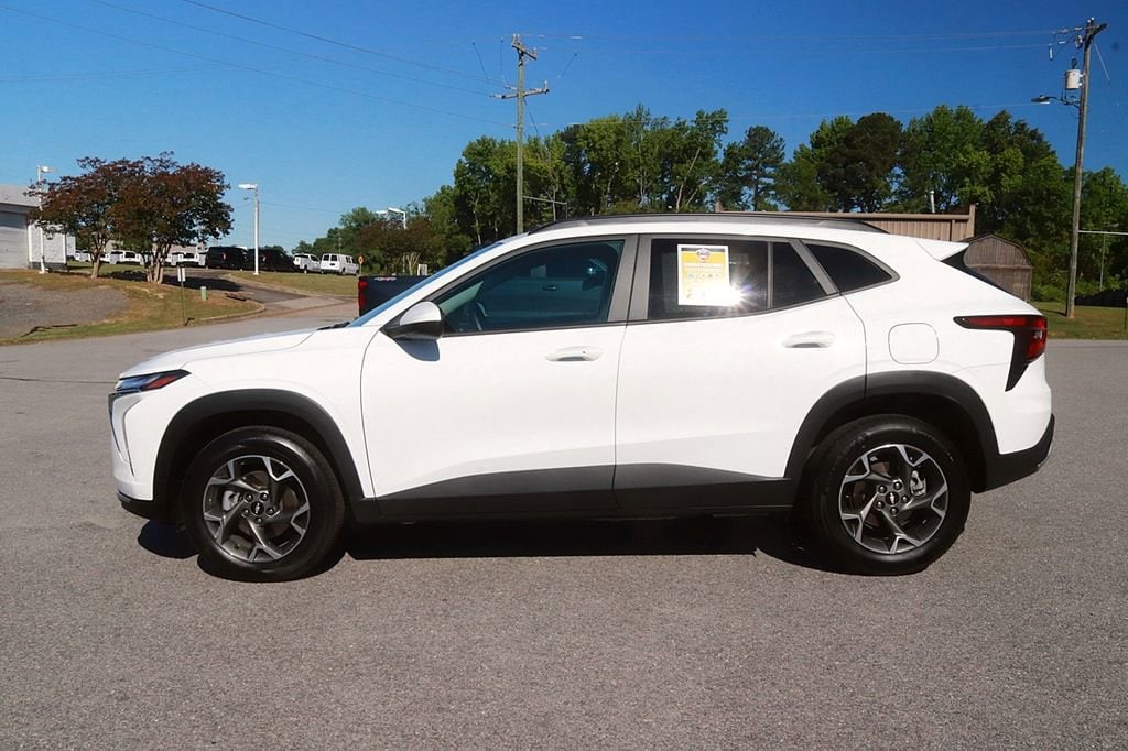 Used 2025 Chevrolet Trax LT SUV
