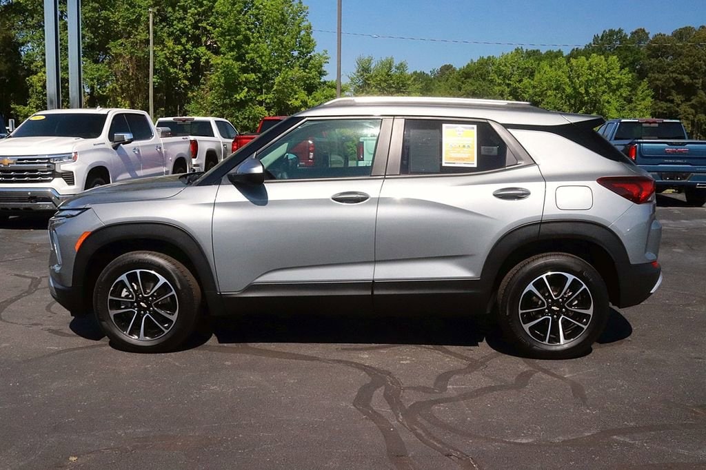 Used 2025 Chevrolet Trailblazer LT SUV
