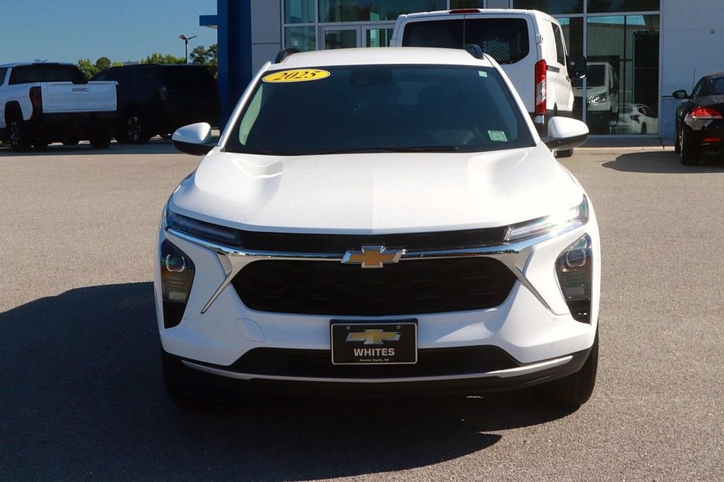 Used 2025 Chevrolet Trax LT SUV