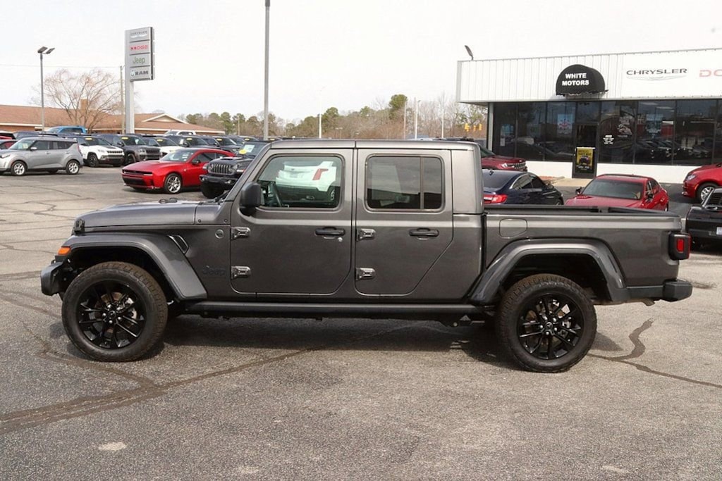 Used 2024 Jeep Gladiator Nighthawk