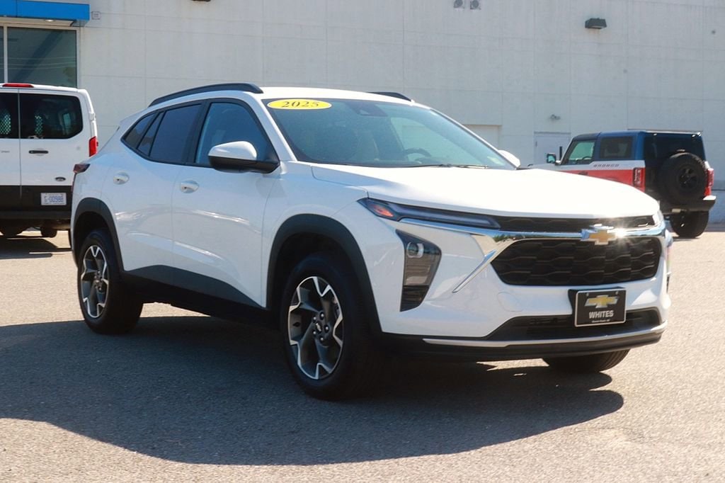 Used 2025 Chevrolet Trax LT SUV