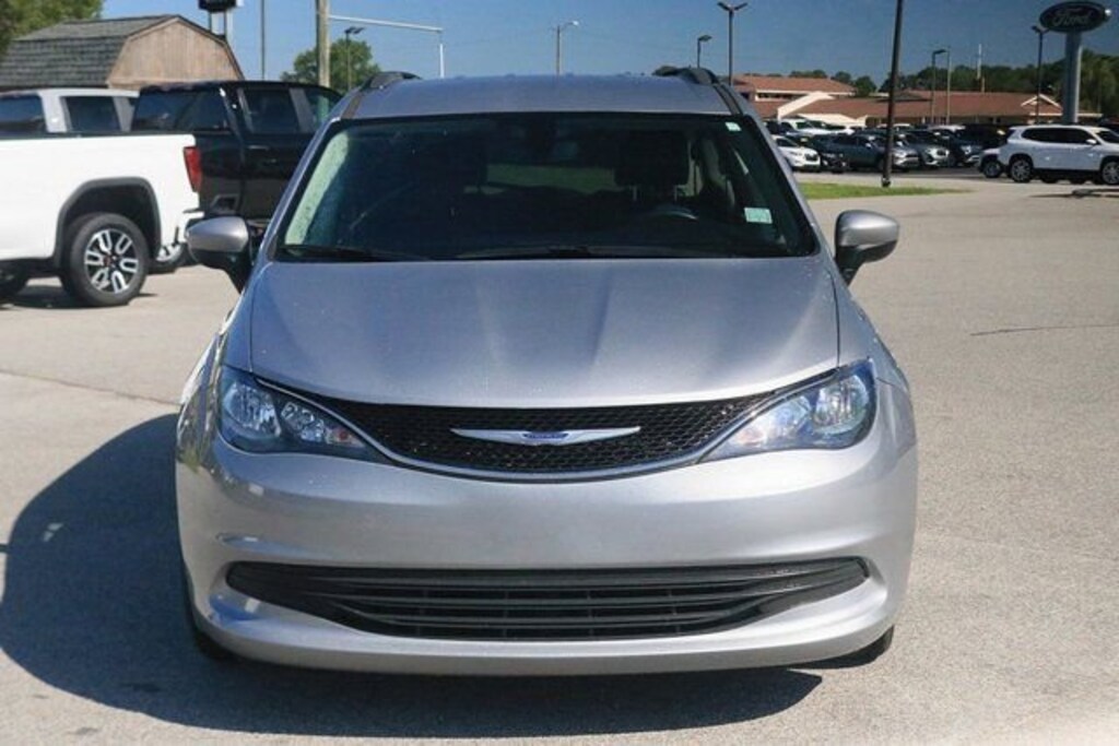 Used 2020 Chrysler Voyager LXI
