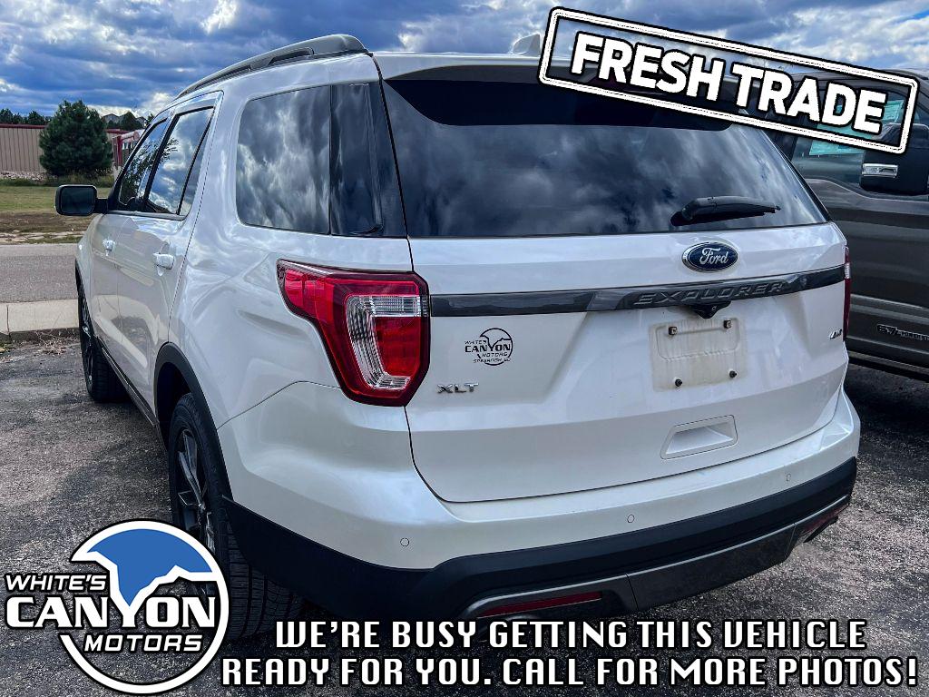 2017 Ford Explorer XLT photo 2