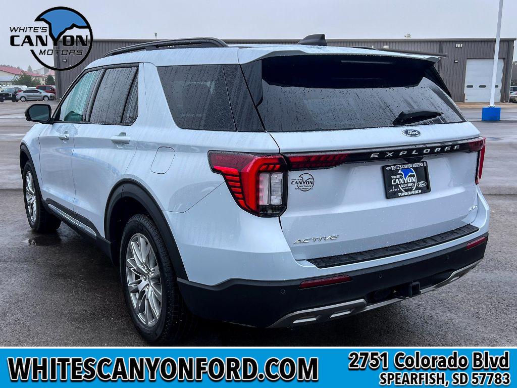 2025 Ford Explorer photo 3