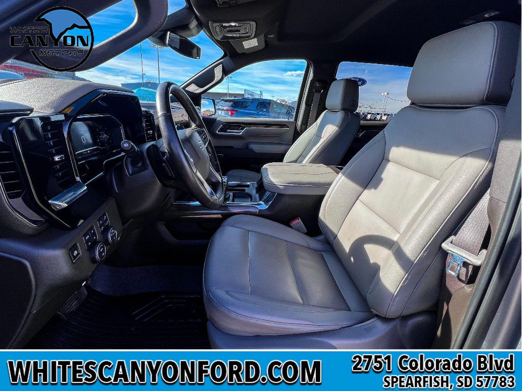 2024 Chevrolet Silverado 1500 RST photo 3