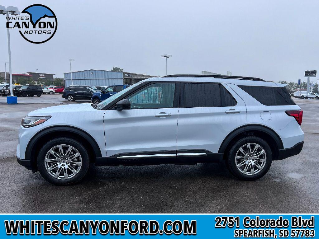2025 Ford Explorer photo 2