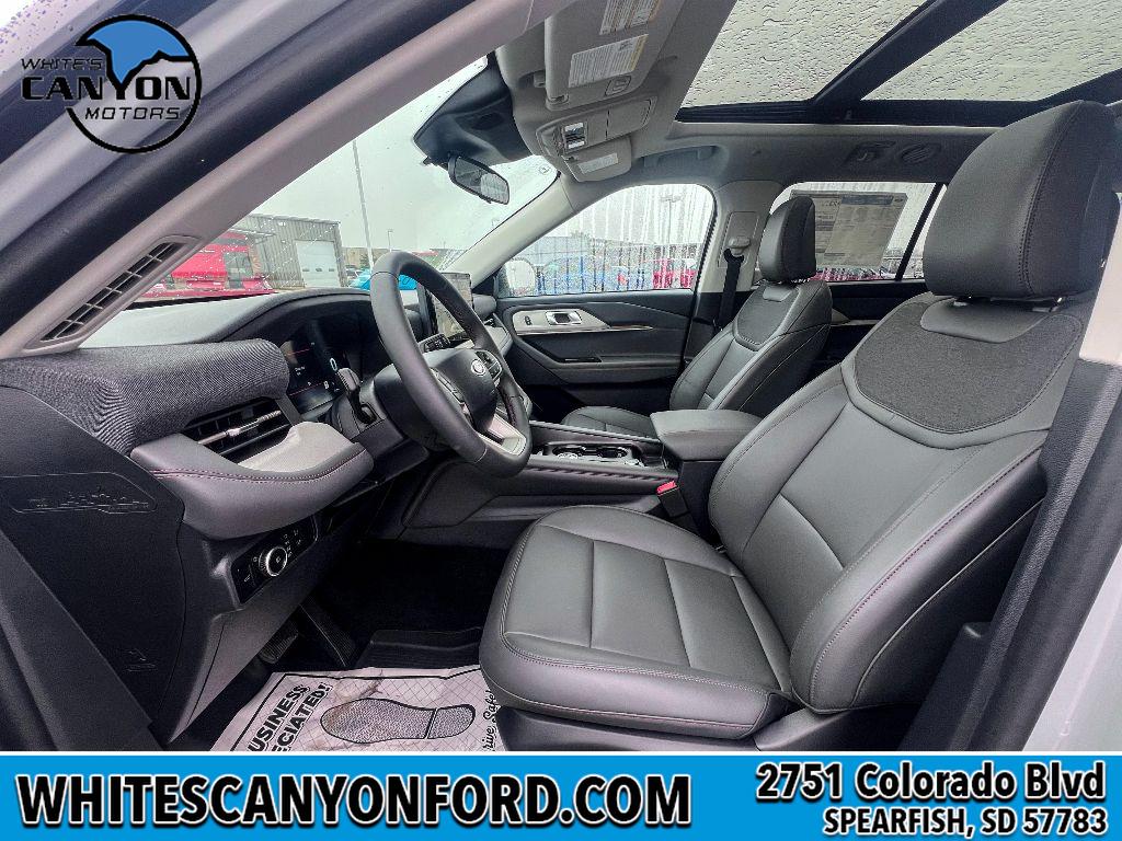 2025 Ford Explorer photo 4
