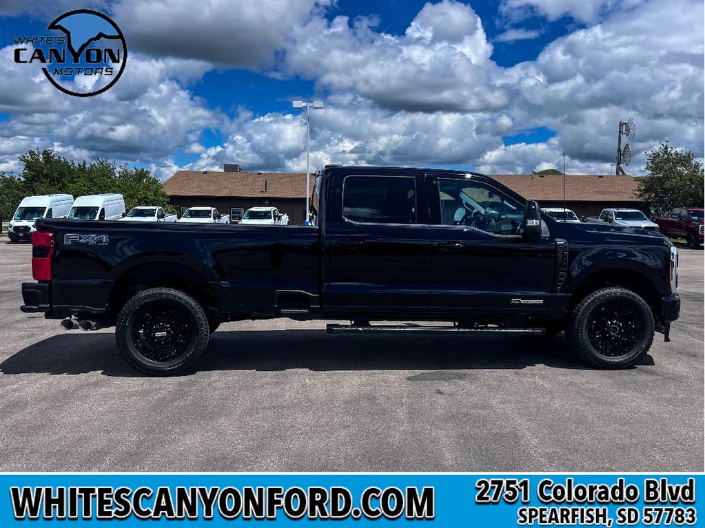 2025 Ford F-350 Lariat photo 2