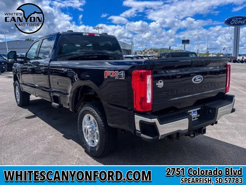 2025 Ford F-350 XLT photo 3
