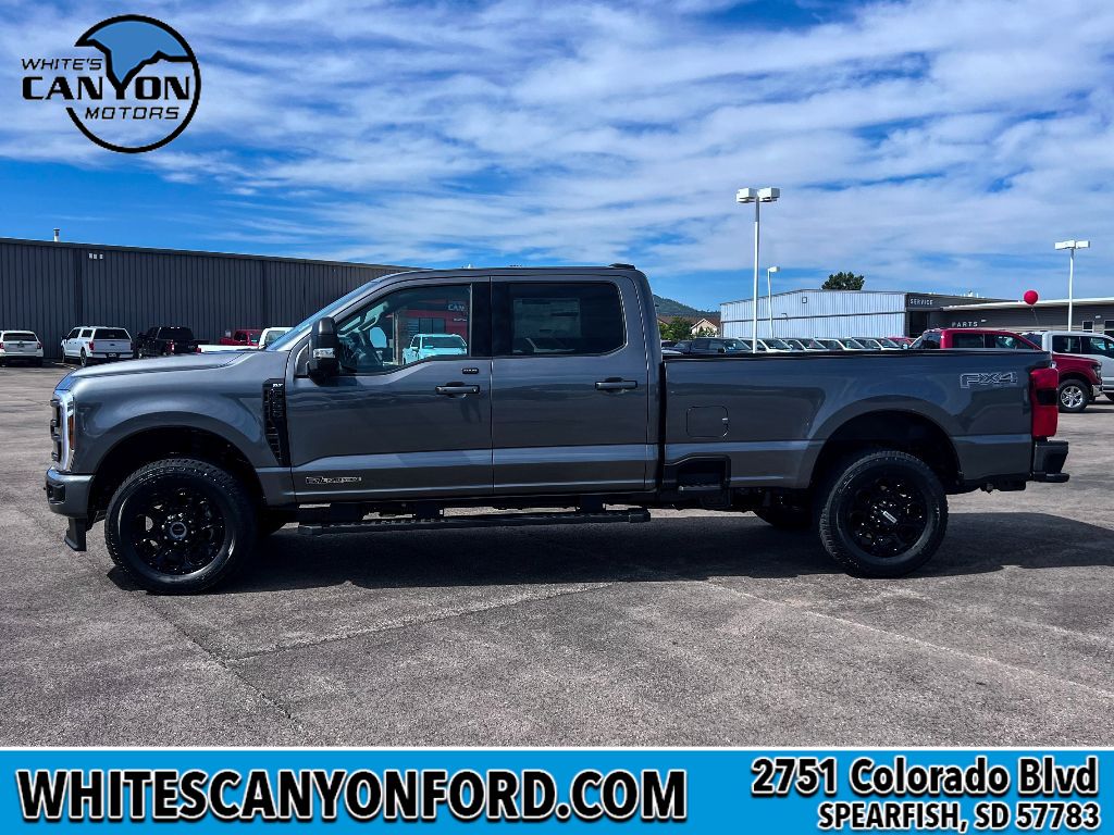 2025 Ford F-350 XLT photo 2