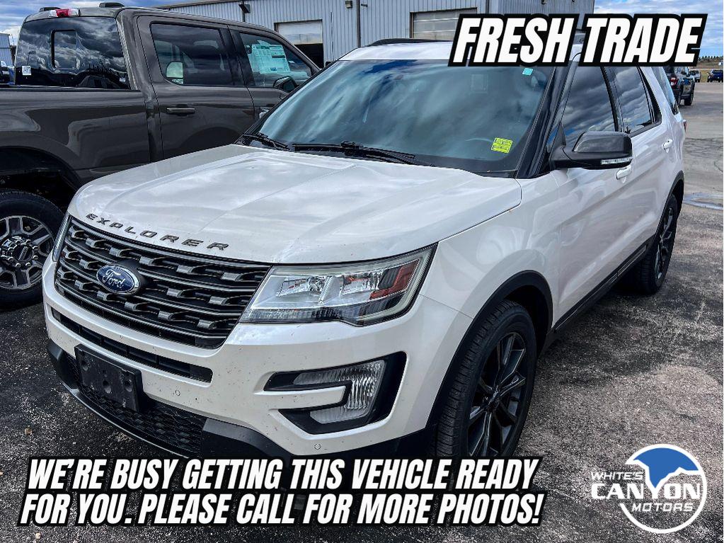 2017 Ford Explorer XLT photo 3