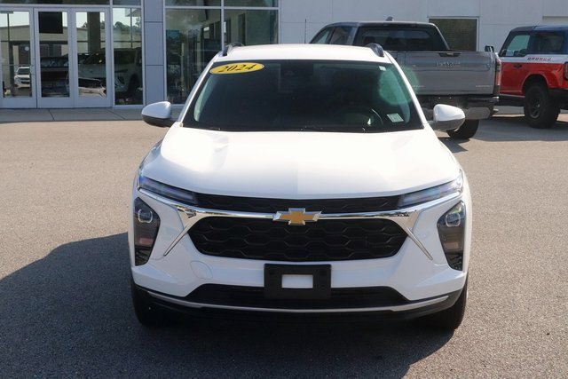 2024 Chevrolet Trax photo 2