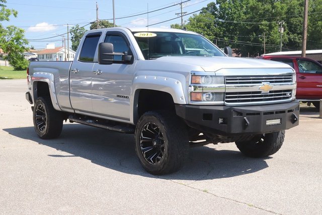 2015 Chevrolet Silverado 2500HD photo 3