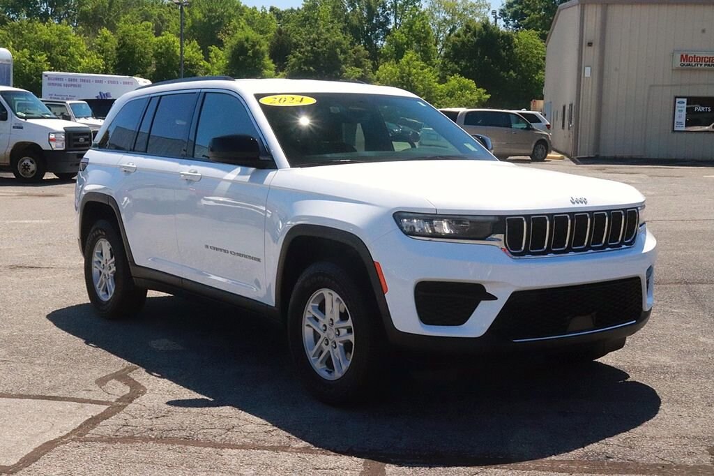 Used 2024 Jeep Grand Cherokee Laredo