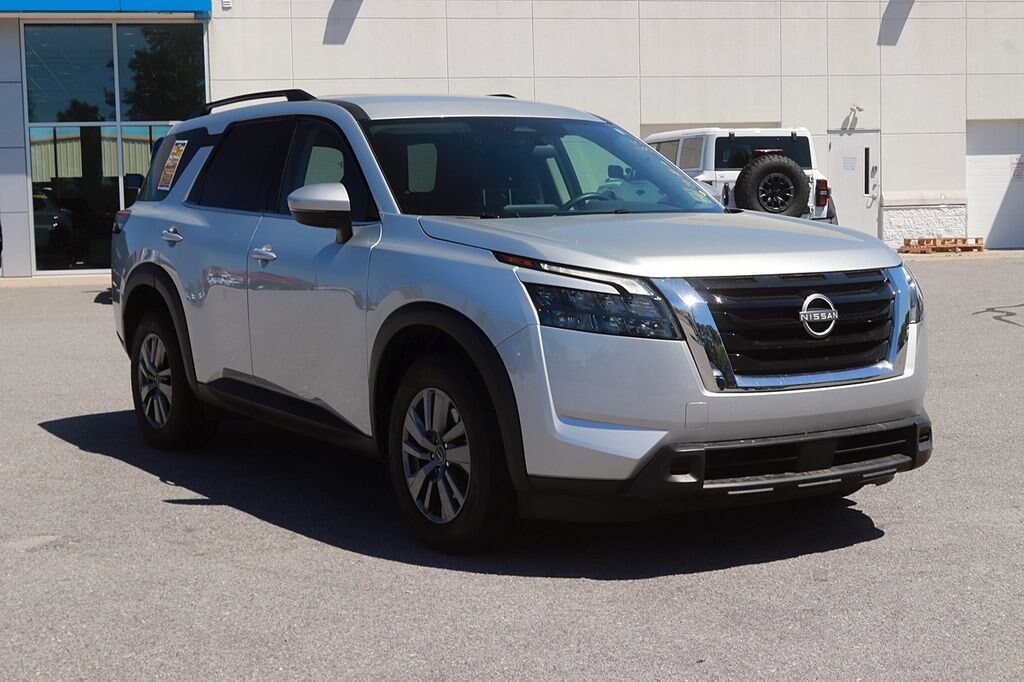Used 2025 Nissan Pathfinder SV