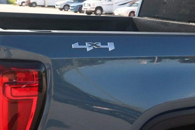 2024 GMC Sierra 1500 SLT - Photo 9