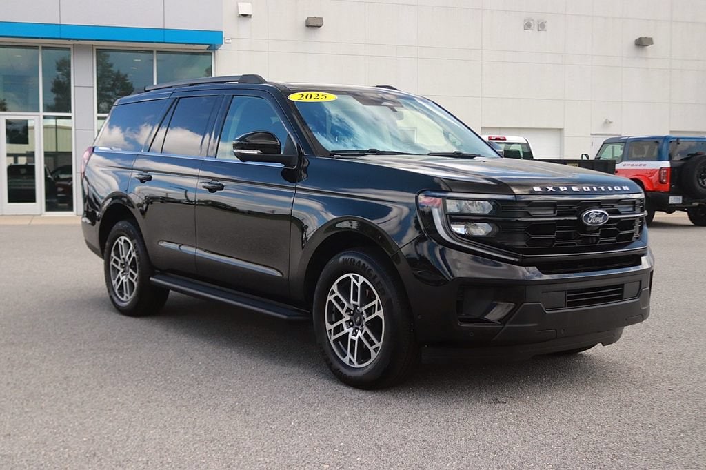 Used 2025 Ford Expedition Active