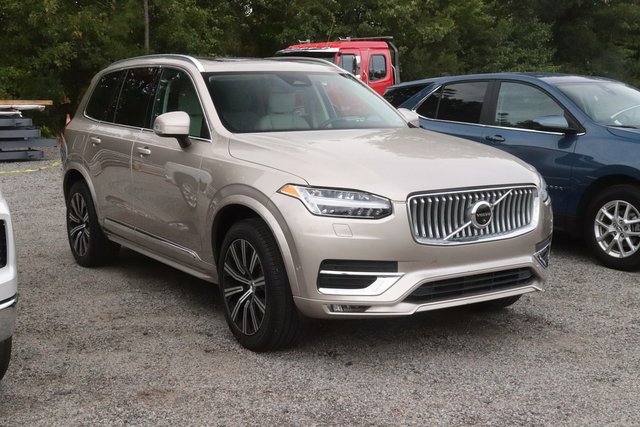 2023 Volvo XC90 Plus photo 2