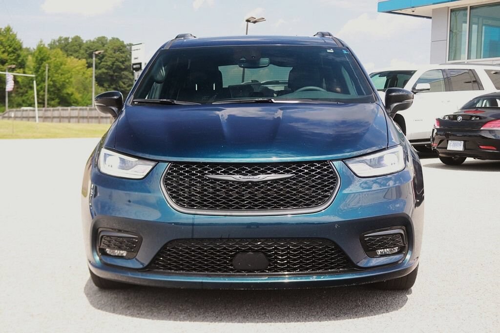 Used 2025 Chrysler Pacifica Limited