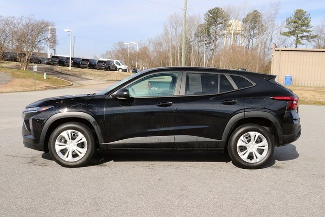 2024 Chevrolet Trax LS photo 3