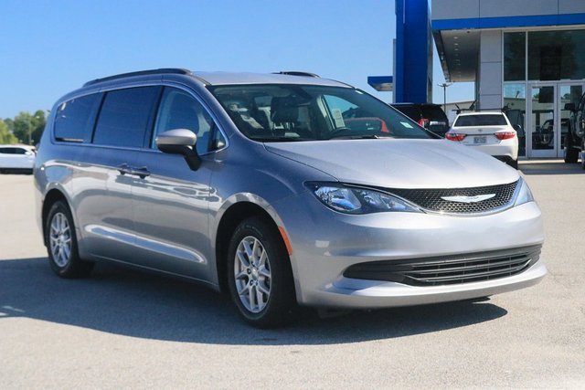2020 Chrysler Voyager LXi photo 3