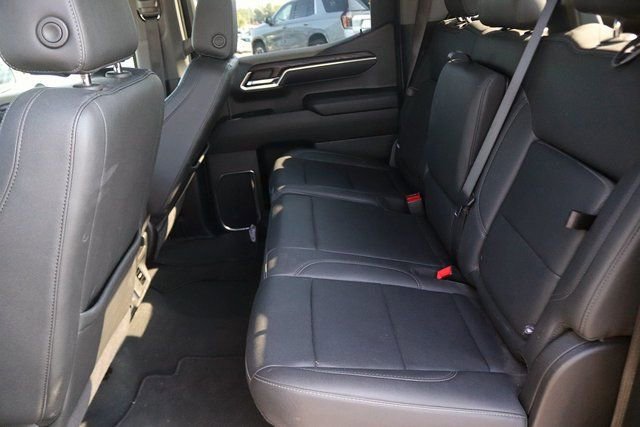 2024 GMC Sierra 1500 SLT - Photo 17