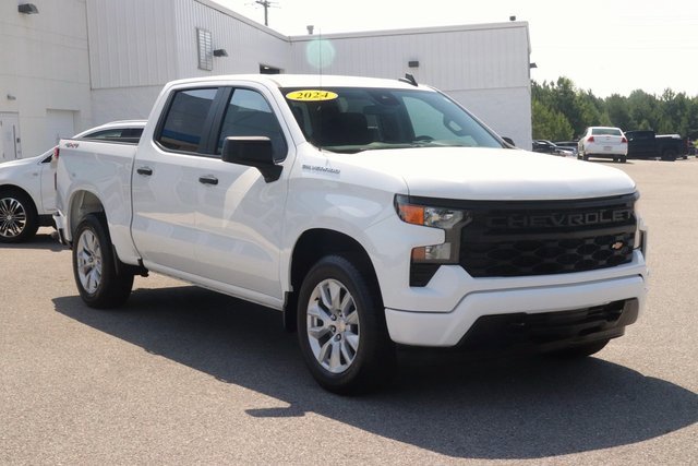 2024 Chevrolet Silverado 1500 Custom photo 3