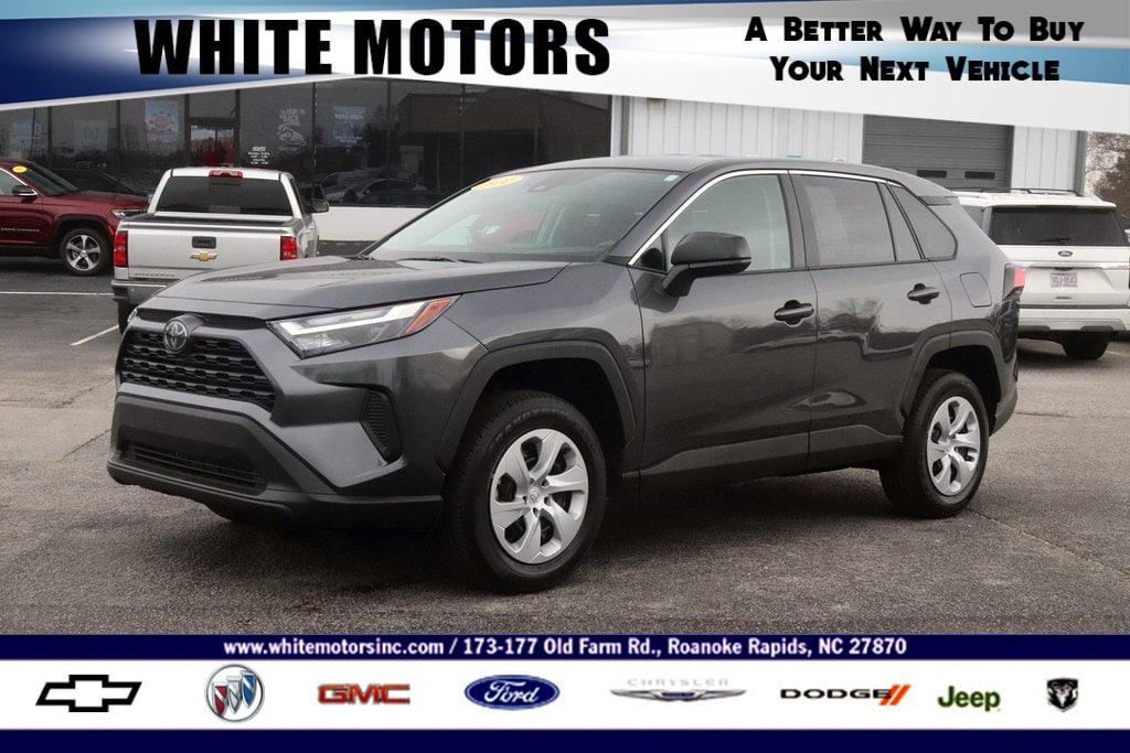 2024 Toyota RAV4 LE's photo