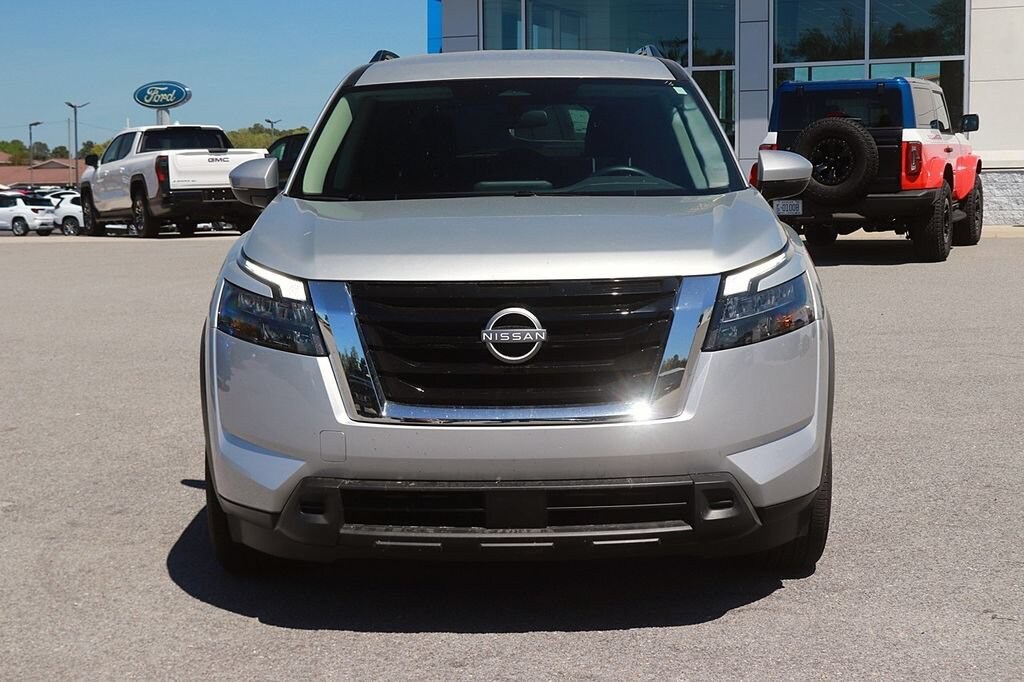Used 2025 Nissan Pathfinder SV