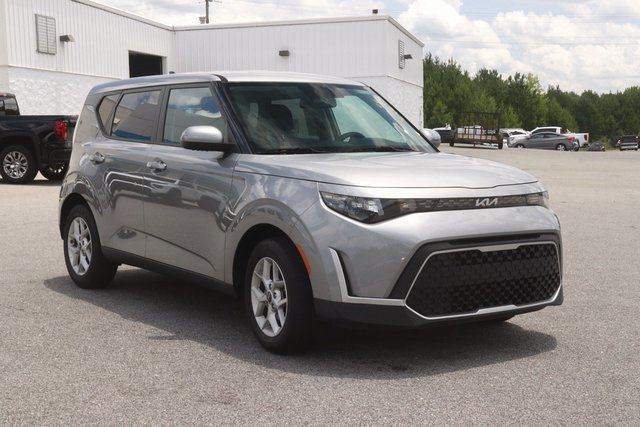 2024 Kia Soul LX photo 3